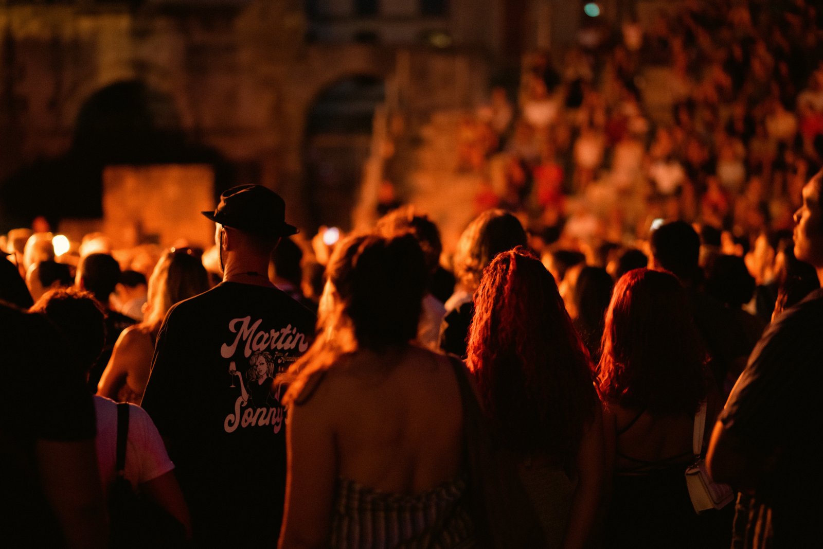 Image sur scène de oumou sangare - Concert à Arles en 2022